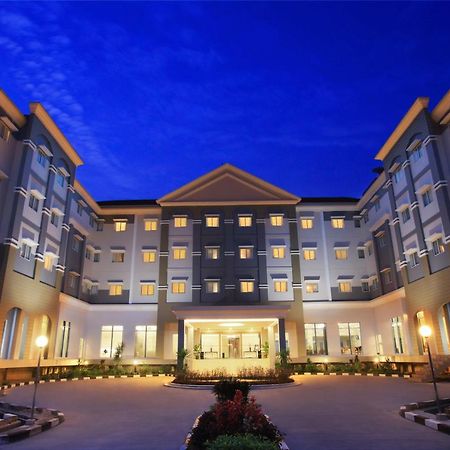 Brits Hotel Pangkalanbuun Exteriör bild