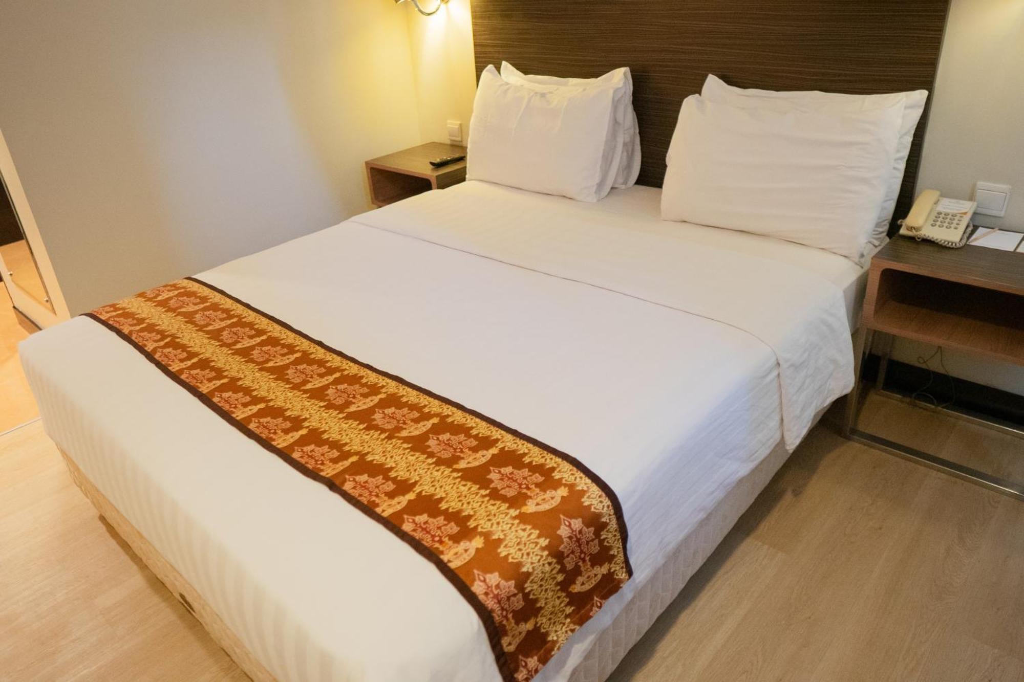 Brits Hotel Pangkalanbuun Exteriör bild