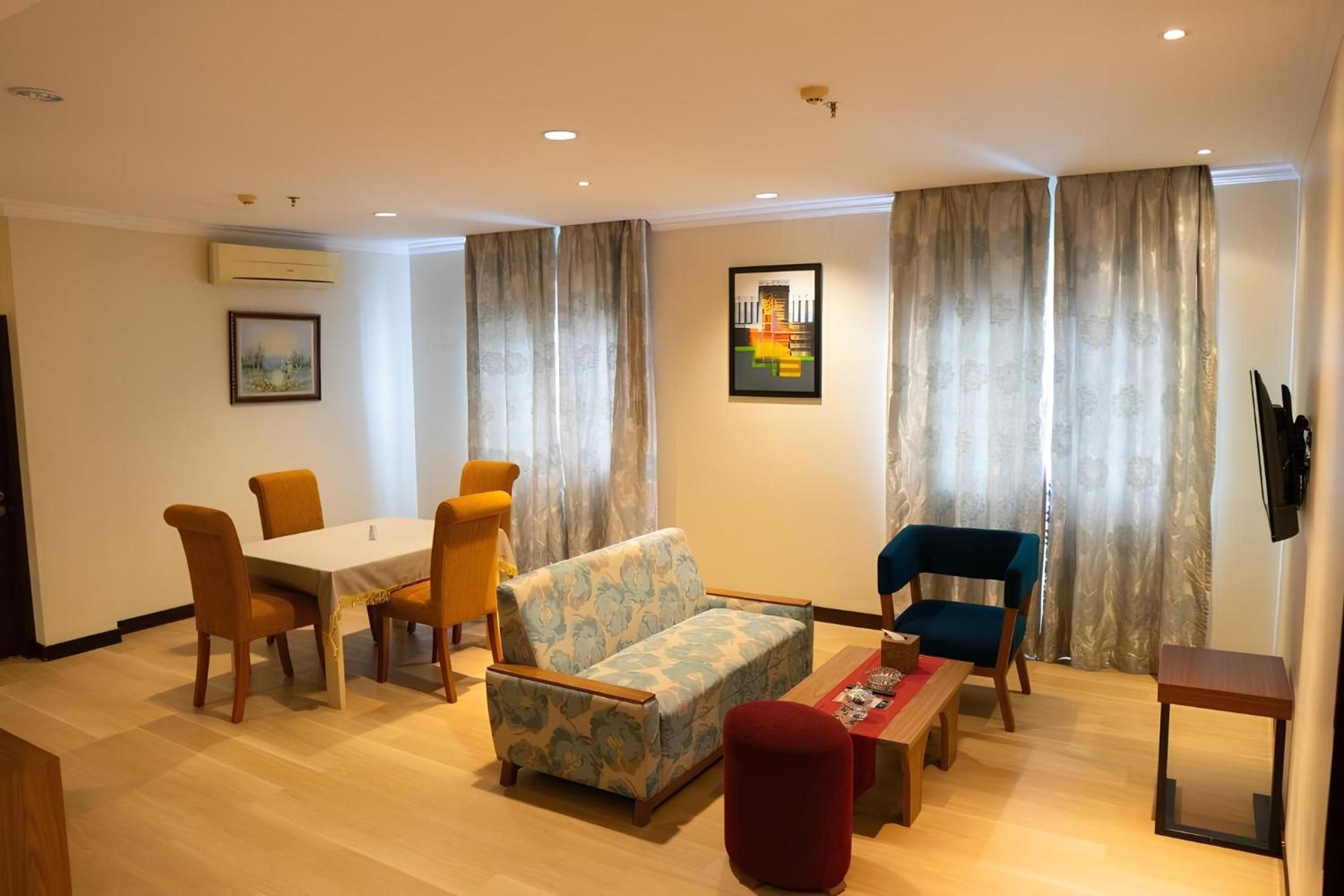 Brits Hotel Pangkalanbuun Exteriör bild