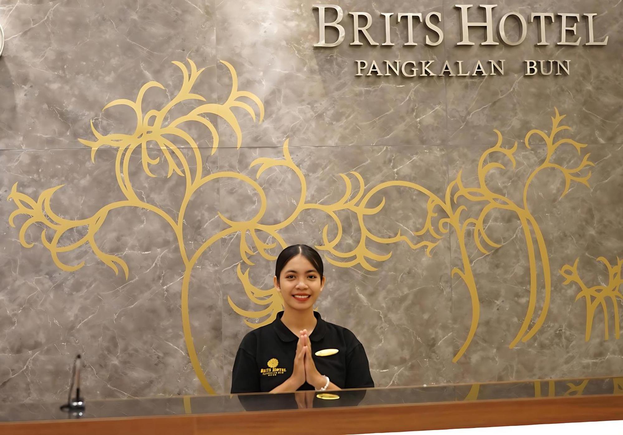 Brits Hotel Pangkalanbuun Exteriör bild